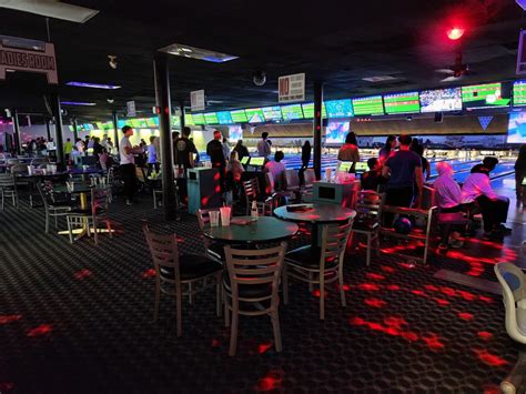 Steel city bowling - A modern environment, Steel City Sports Bar & Grub is the perfect setting for classic American bites like pizza, wings and burgers, plus drink specials and HD TVs for sports fans Located on the Northside minutes away from the Heinz Field Stadium. This sports bar has been a staple in the community for over 30 decades under different ownership.